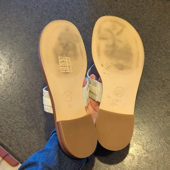 MICHAEL Michael Kors Thong Buckle Sandals - Picture 6 of 8